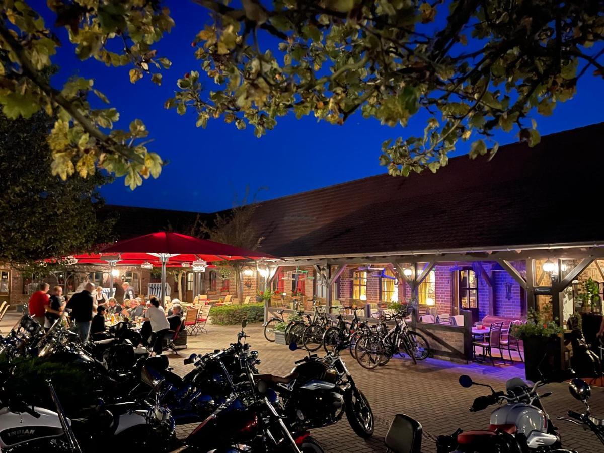 Landhotel Zur Schmiede Gohren-Lebbin Bagian luar foto