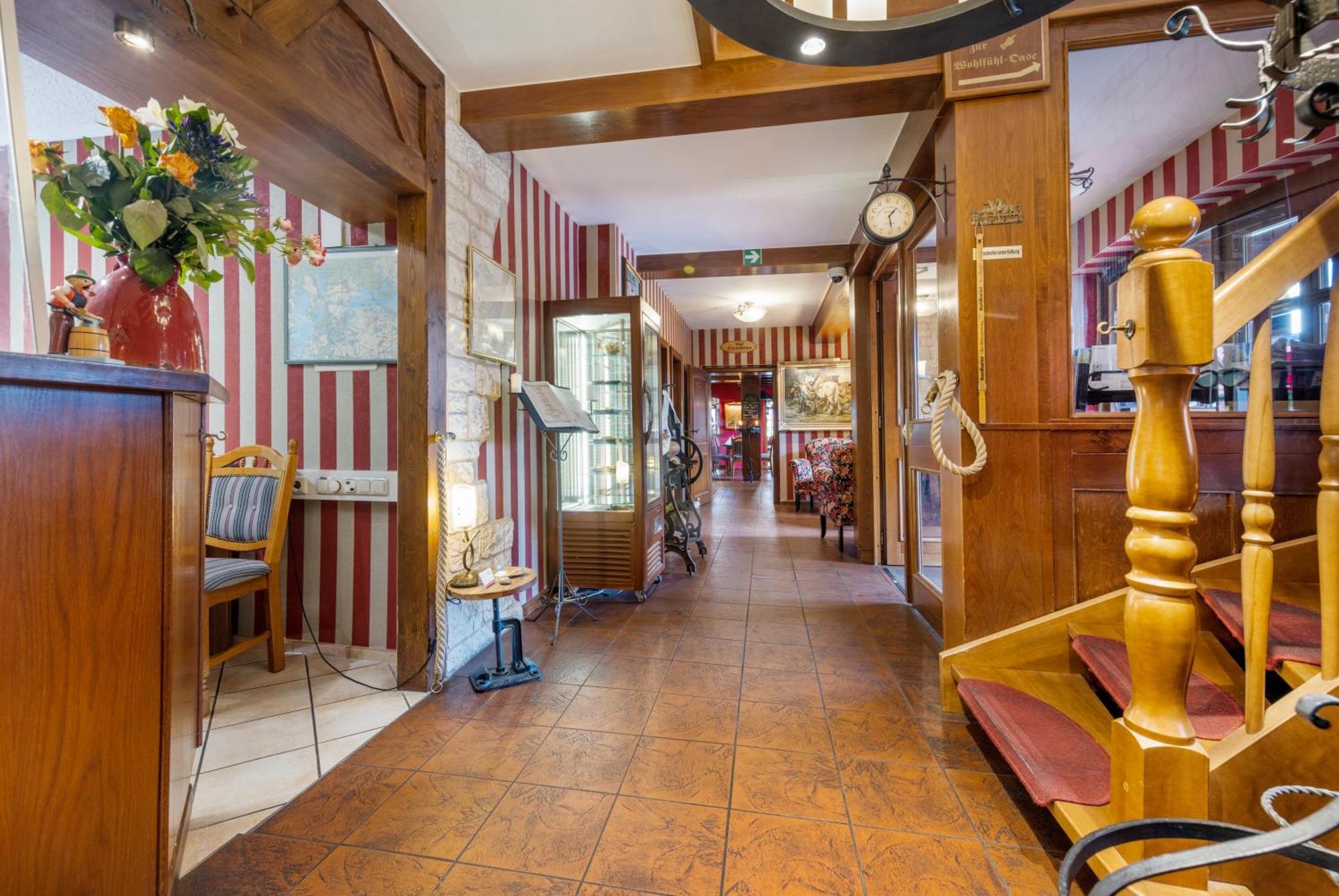 Landhotel Zur Schmiede Gohren-Lebbin Bagian luar foto