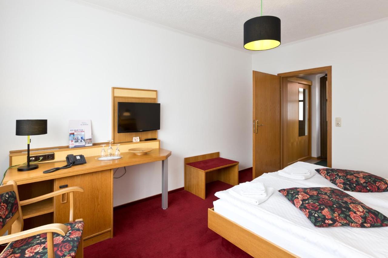 Landhotel Zur Schmiede Gohren-Lebbin Bagian luar foto
