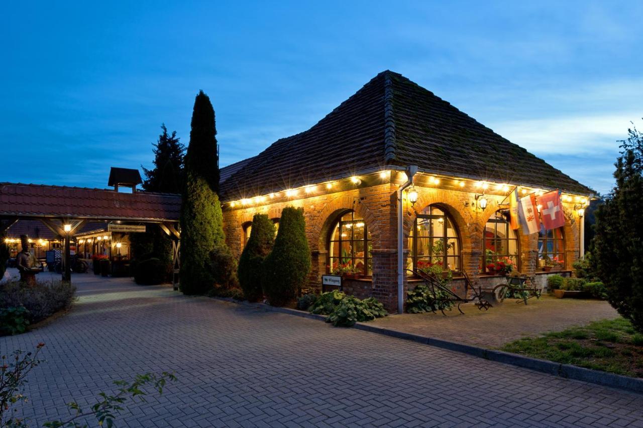 Landhotel Zur Schmiede Gohren-Lebbin Bagian luar foto