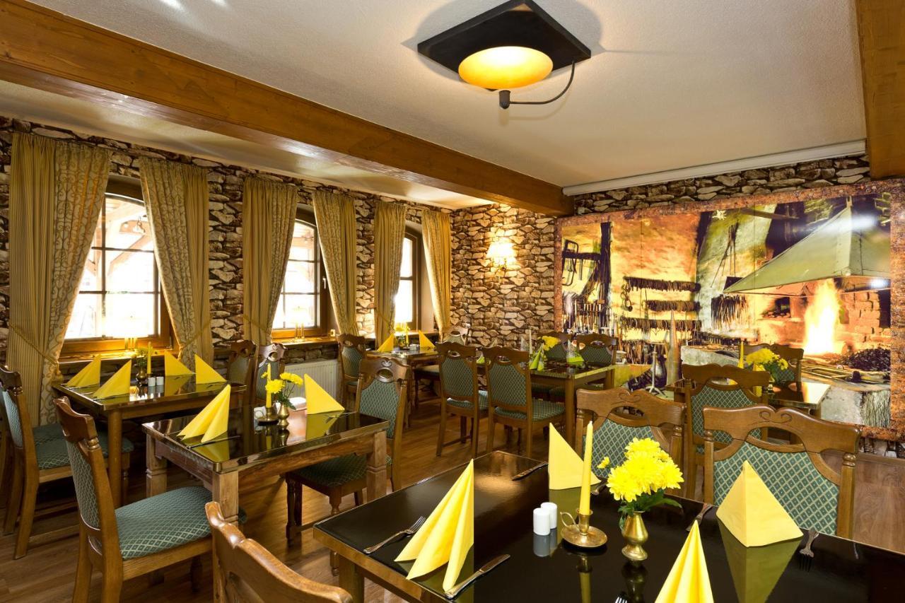Landhotel Zur Schmiede Gohren-Lebbin Bagian luar foto